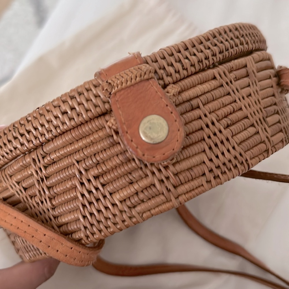 STREET LEVEL Round Rattan Crossbody Bag - Picture 6 of 7